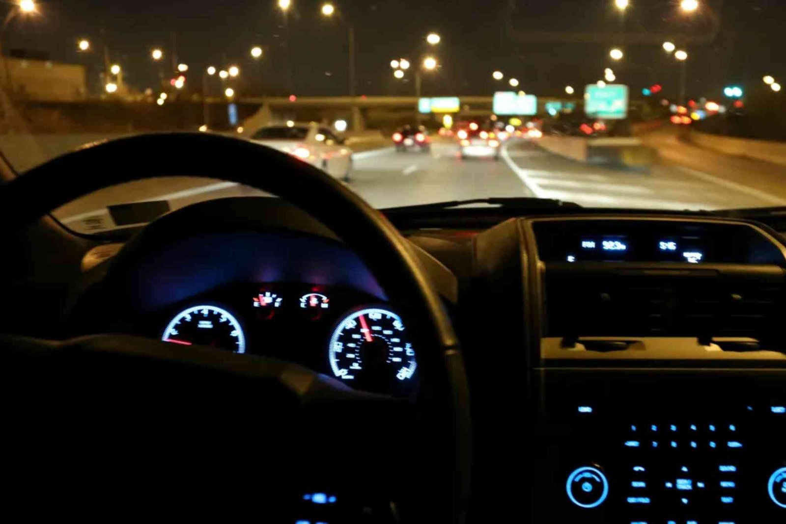 Tips Mengemudi Malam Hari dengan Aman