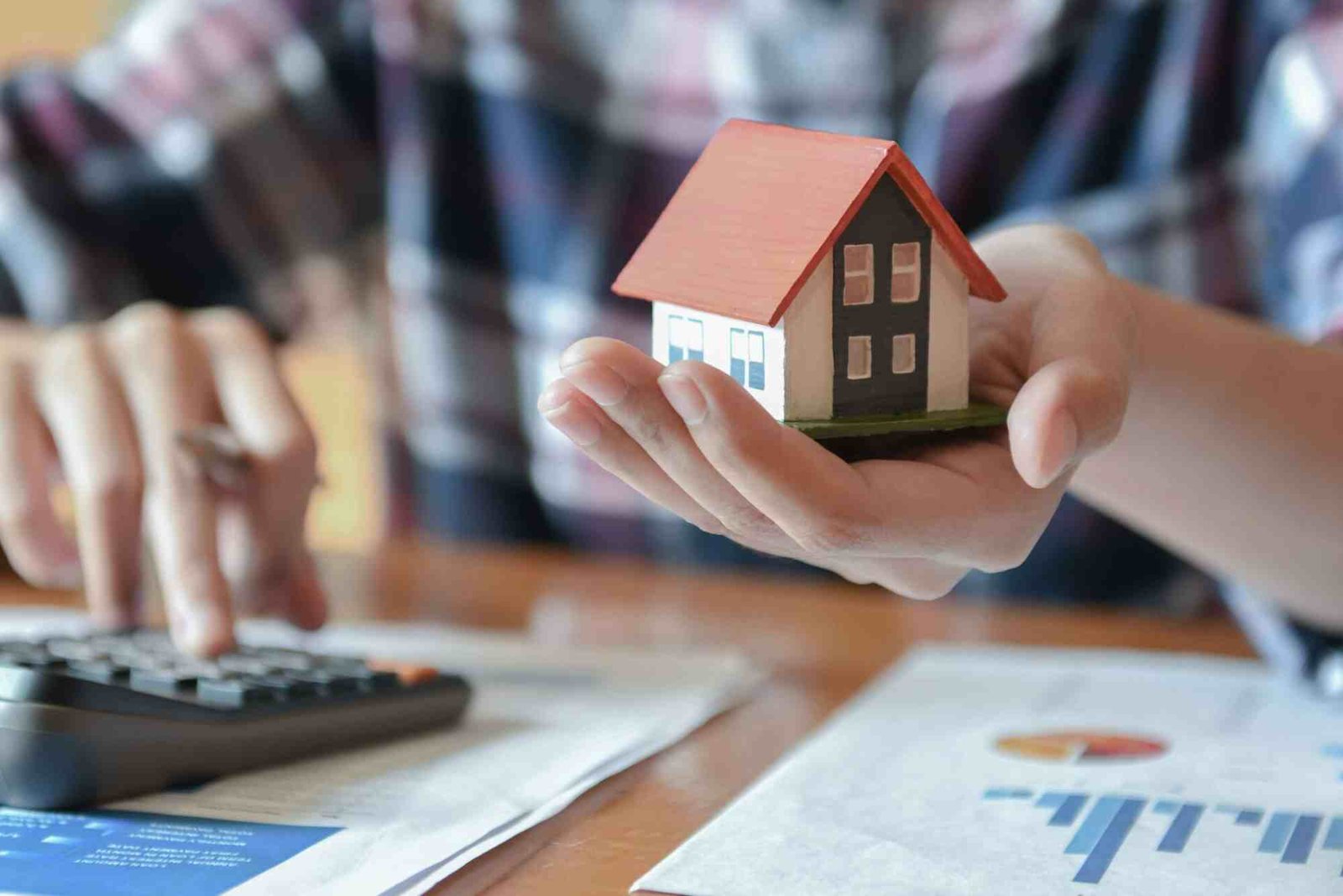 Perbandingan Investasi Rumah dan Apartemen